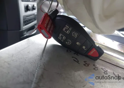 2010 Chrysler Town & Country Touring Plus z USA, uszkodzony, nr VIN 2A4RR8DXOAR320102